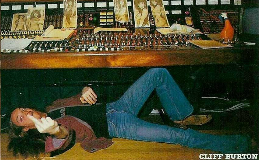 Cliff Burton saludando en los Sweet Silence Studios