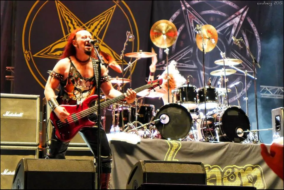 Cronos con Venom en el Rock Fest Barcelona, 25 de julio de 2015. Foto: dr_zoidberg (CC BY-SA 2.0), vía Wikimedia Commons