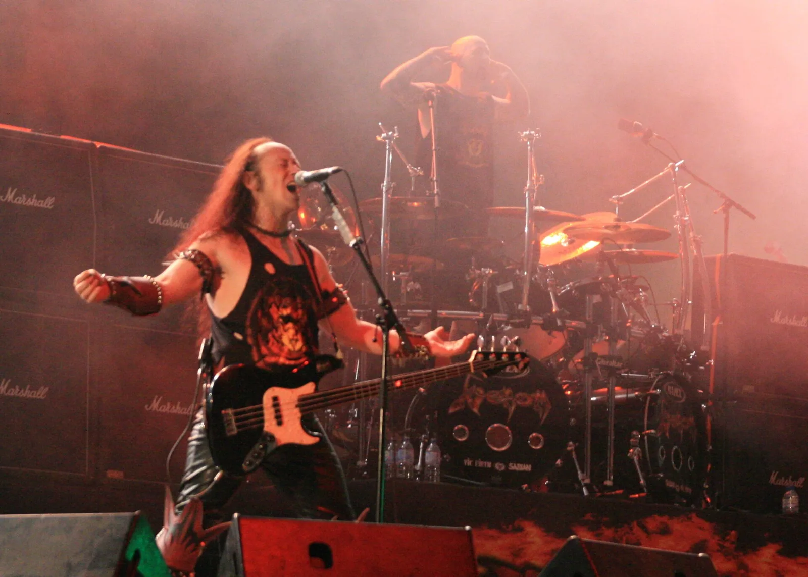 Cronos en el Hellfest de Clisson (Francia), junio de 2008, el año de «Hell». Foto: mithrandir3 (CC BY-SA 2.0), vía Wikimedia Commons