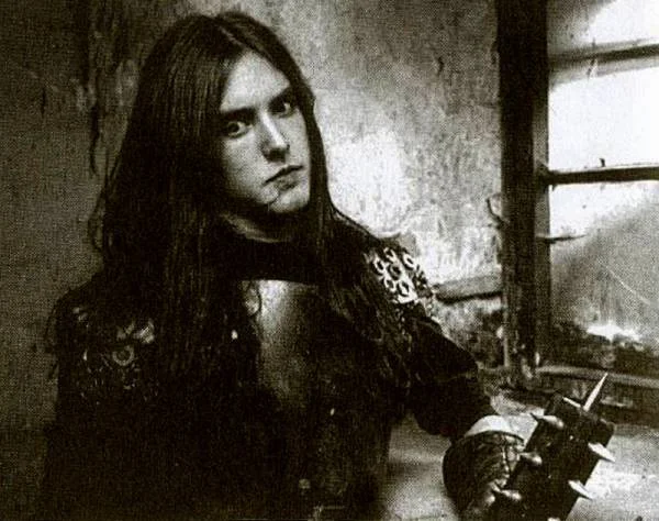 Varg Vikernes en los años 90, figura clave en la construcción del sonido y la dimensión atmosférica del black metal noruego.