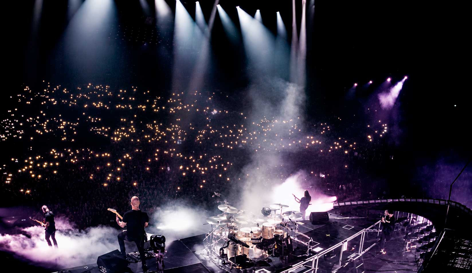 Gojira en vivo, espectacular el despliegue del público con las linternas de los móviles